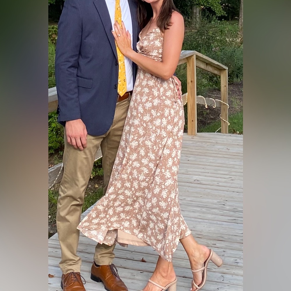 Lulu’s Picturesque Moments Brown Floral
Print Strappy Maxi Dress